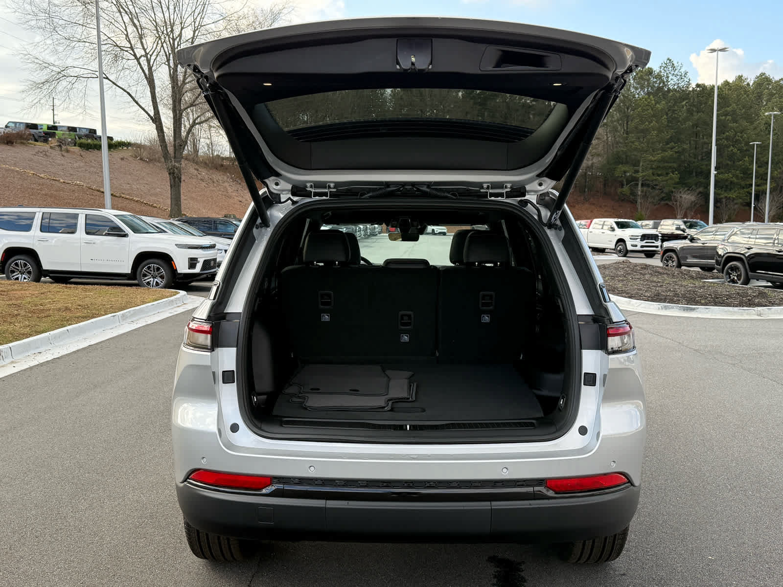 New 2025 Jeep Grand Cherokee Limited w/ Black Appearance Package AWD/4WD image 29