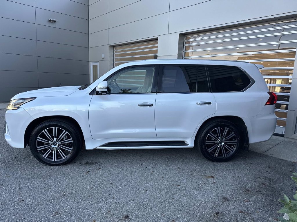 Used 2021 Lexus LX 570 4WD w/ Luxury Package image 4