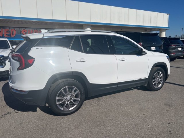 Used 2024 GMC Terrain SLT image 3