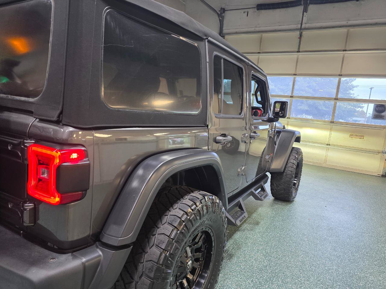 Used 2019 Jeep Wrangler Unlimited Rubicon AWD/4WD image 8