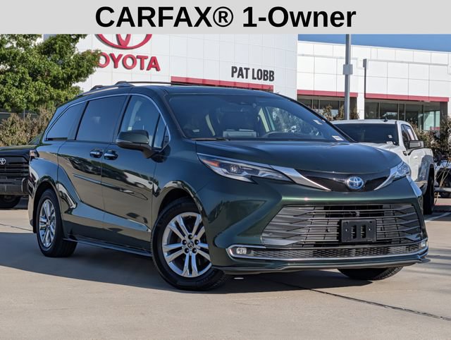 Used 2022 Toyota Sienna Platinum AWD/4WD image 2