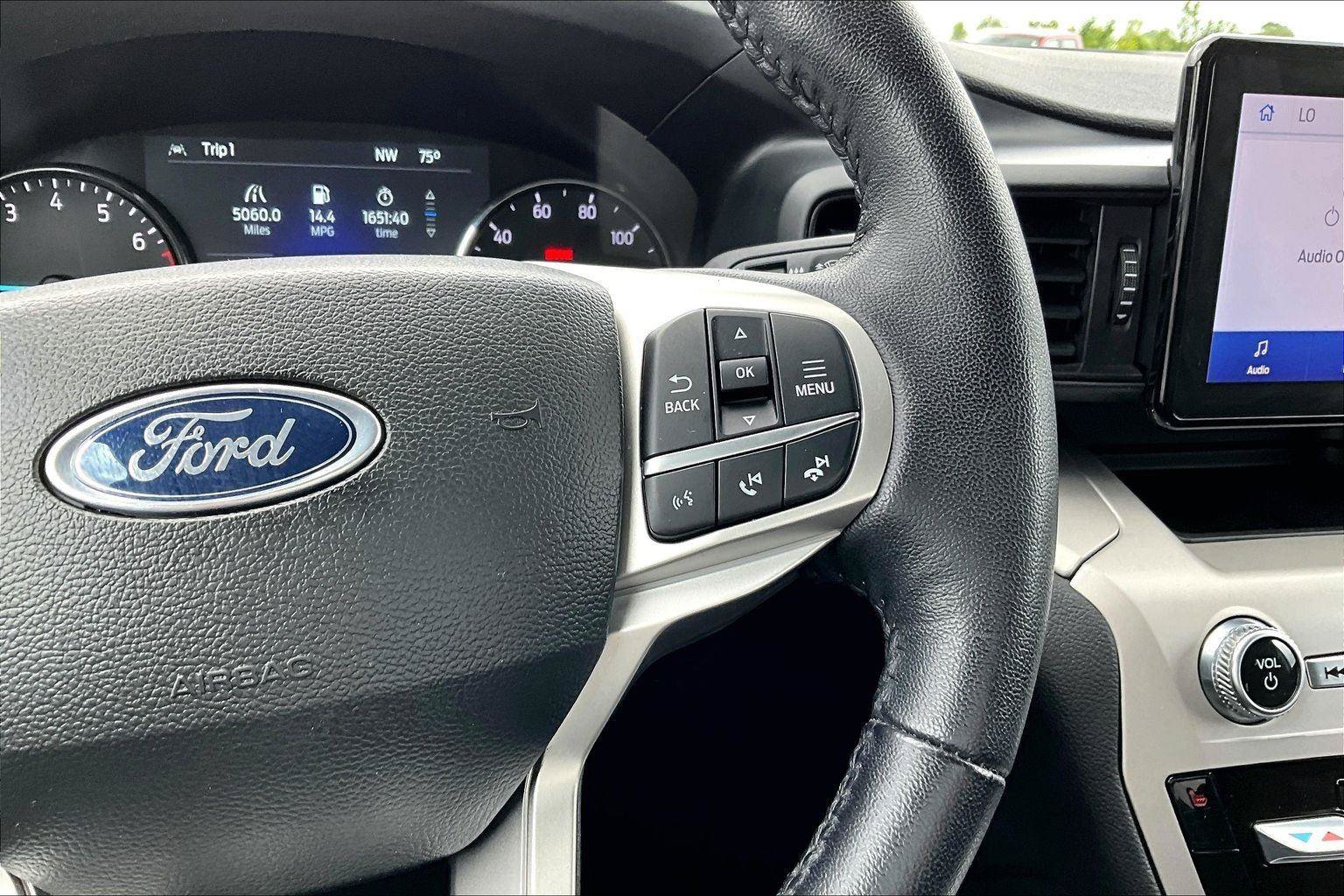 Used 2023 Ford Explorer XLT AWD/4WD image 20