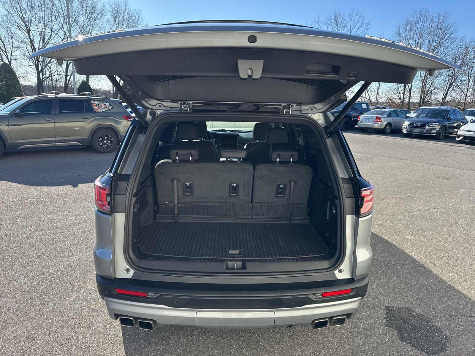 Used 2024 GMC Acadia Elevation w/ Luxury Package image 9