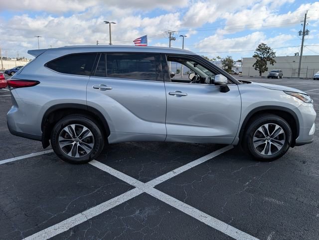 Used 2022 Toyota Highlander XLE image 22