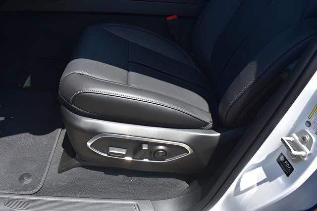 Used 2024 Jeep Wagoneer L Series II w/ Premium Group I image 11