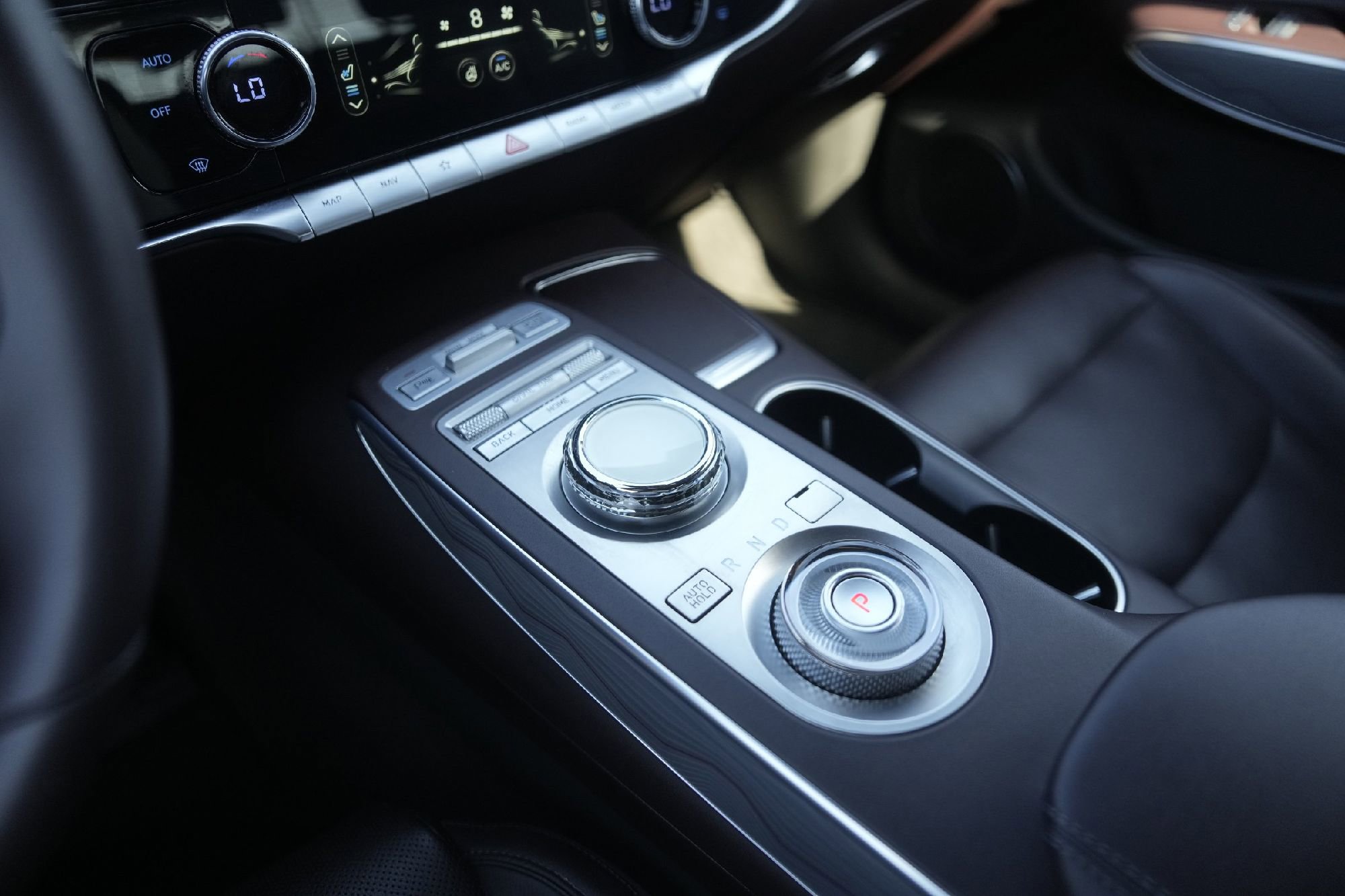 Used 2022 Genesis GV70 2.5T w/ Advanced Package image 18