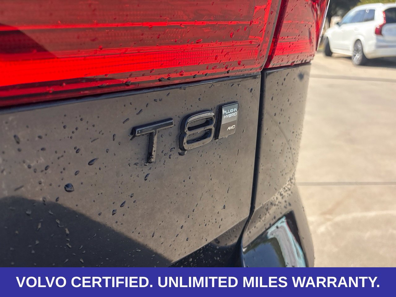 Certified 2025 Volvo XC60 T8 Ultra w/ Climate Package AWD/4WD image 12