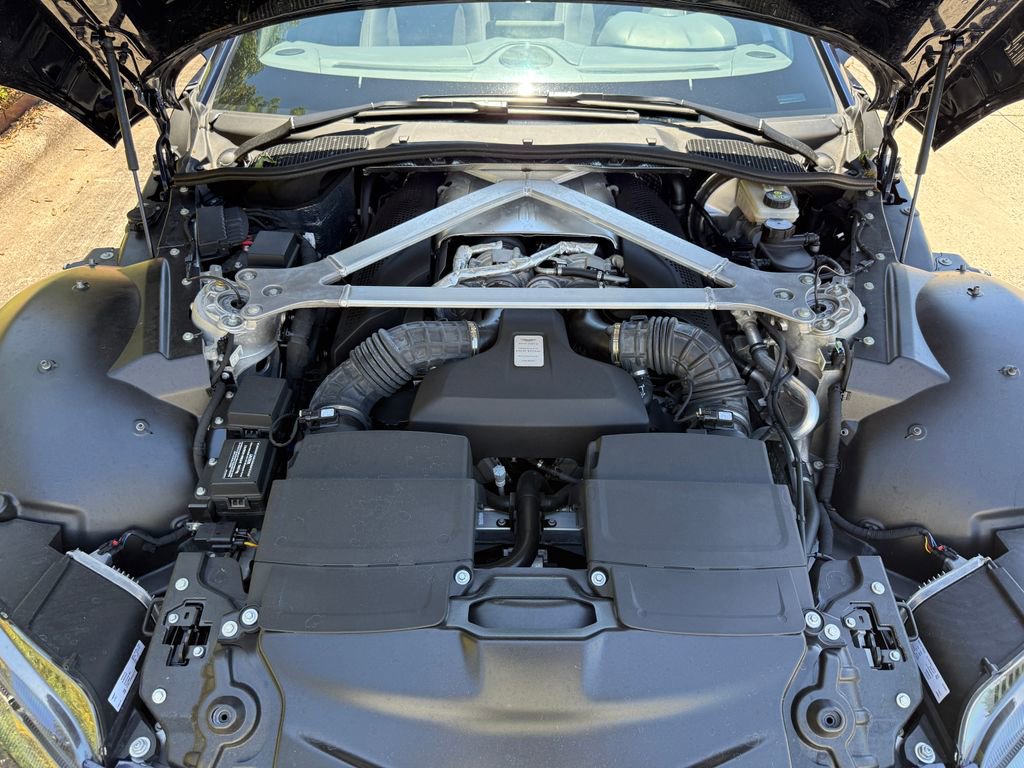Used 2021 Aston Martin V8 Vantage Roadster RWD image 24