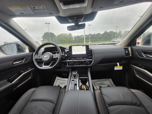 New 2025 Nissan Pathfinder Platinum w/ Cargo Package image 16