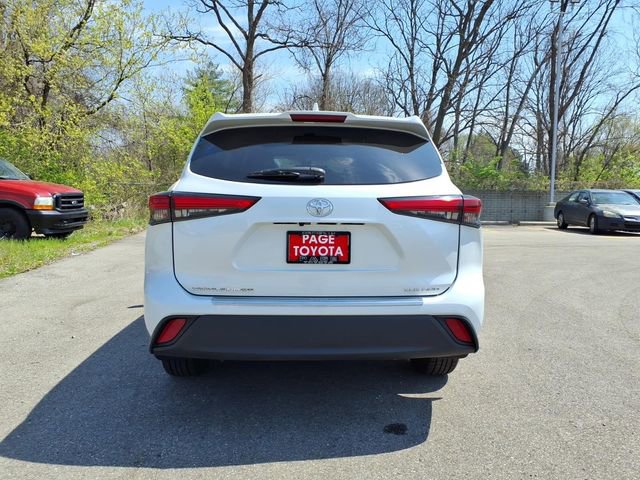 Used 2023 Toyota Highlander XLE AWD/4WD image 7