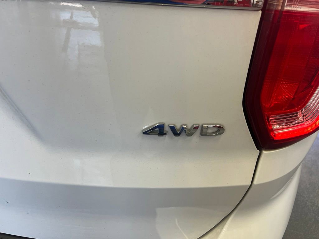 Used 2019 Ford Explorer XLT w/ Equipment Group 202A AWD/4WD image 10