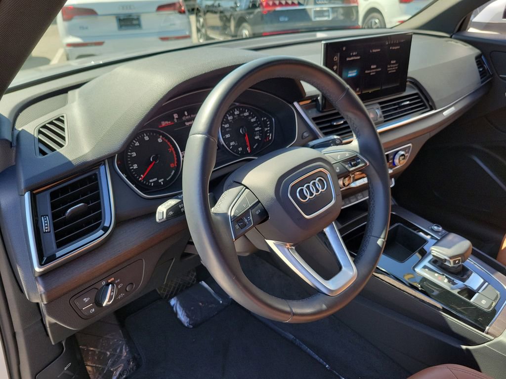 Used 2023 Audi Q5 2.0T Premium w/ Convenience Package image 7