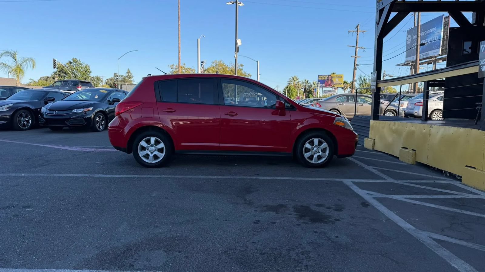 Used 2007 Nissan Versa Hatchback w/ Convenience Pkg FWD image 4