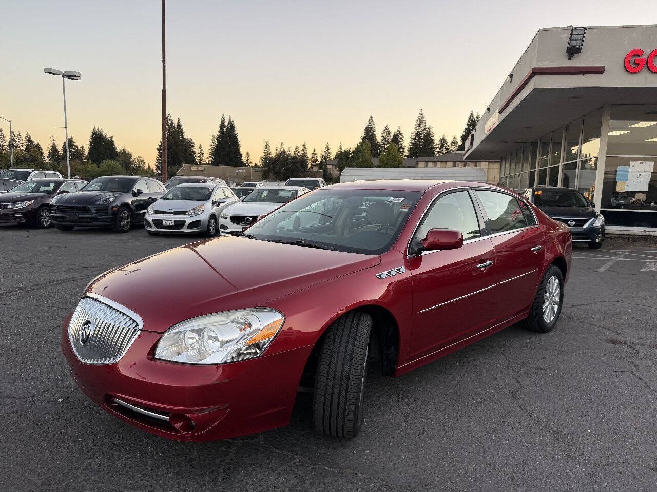 Used 2011 Buick Lucerne CXL w/ Driver Confidence Package FWD image 4
