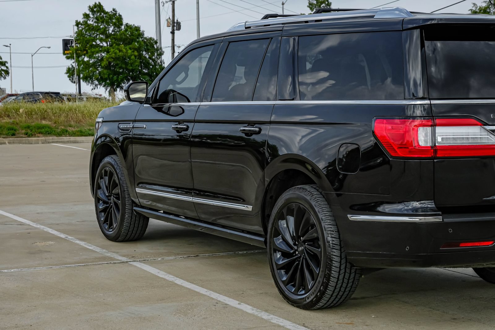 Used 2020 Lincoln Navigator L Reserve w/ Equipment Group 208A Reserve AWD/4WD image 13
