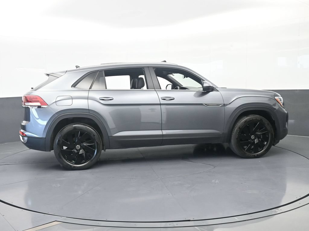 Used 2025 Volkswagen Atlas Cross Sport SE w/ Panoramic Sunroof Package FWD image 7