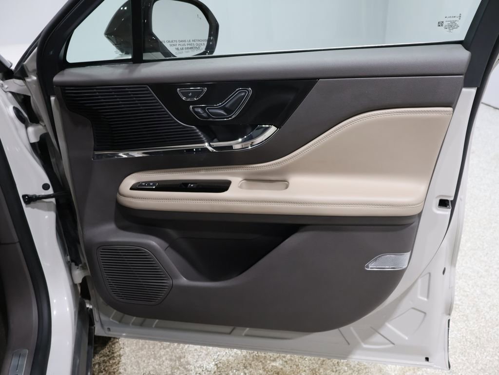 Used 2022 Lincoln Corsair Reserve w/ Equipment Group 201A image 25