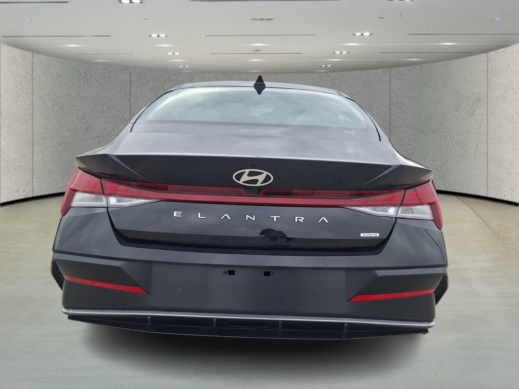 Used 2025 Hyundai Elantra Limited image 4