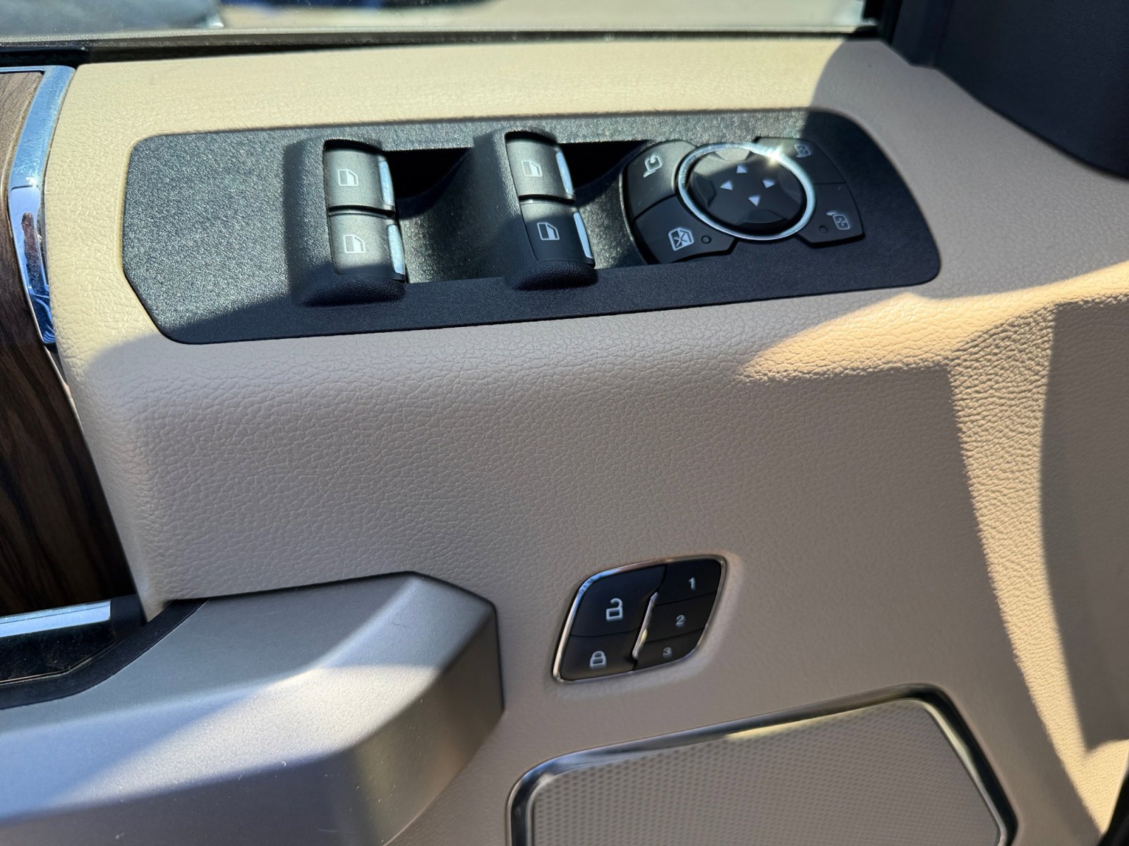Used 2019 Ford F150 Lariat w/ Equipment Group 502A Luxury AWD/4WD image 20