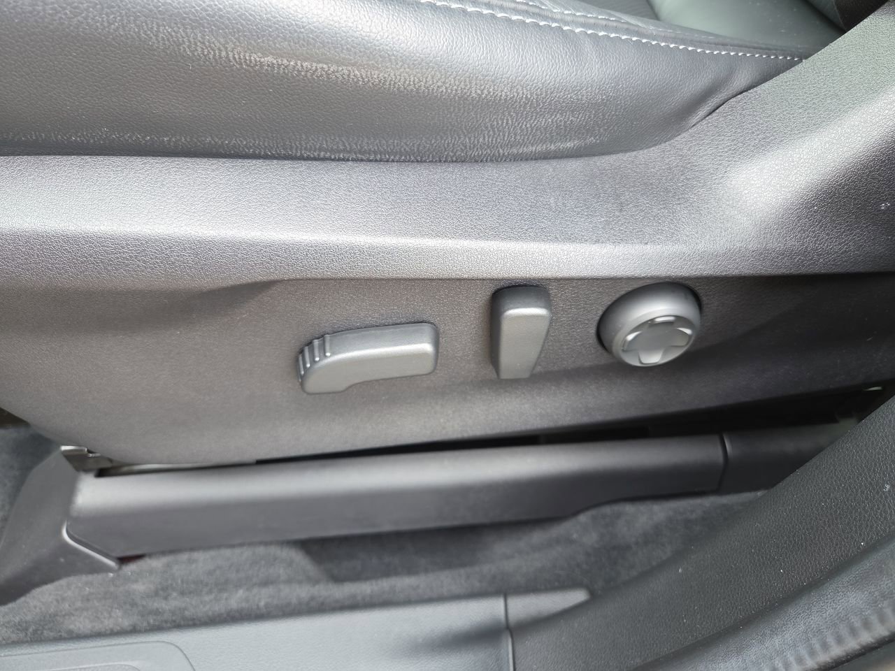 Certified 2025 Subaru Ascent Touring AWD/4WD image 16