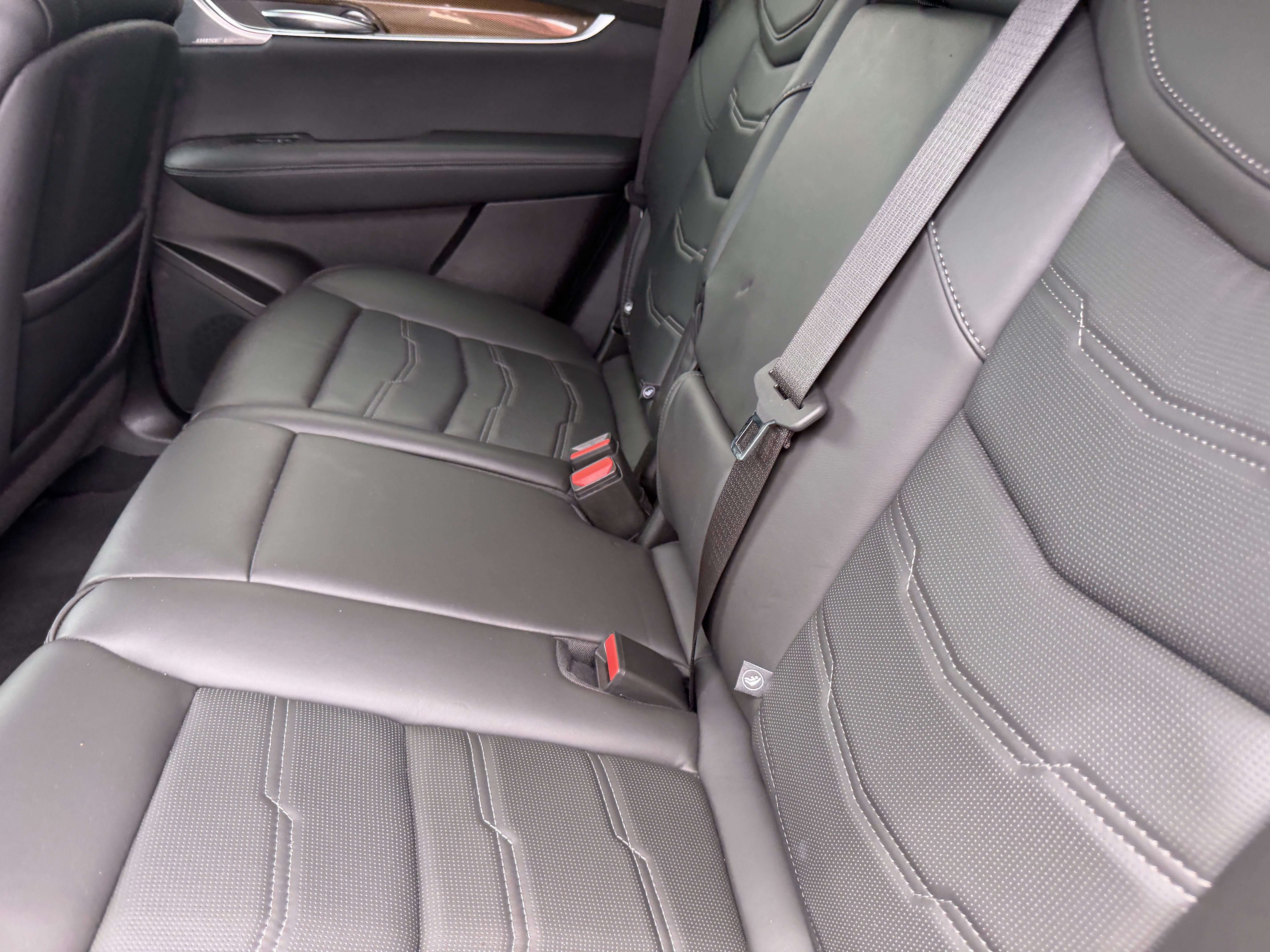 Certified 2022 Cadillac XT5 Sportv w/ LPO, ONYX Package AWD/4WD image 15