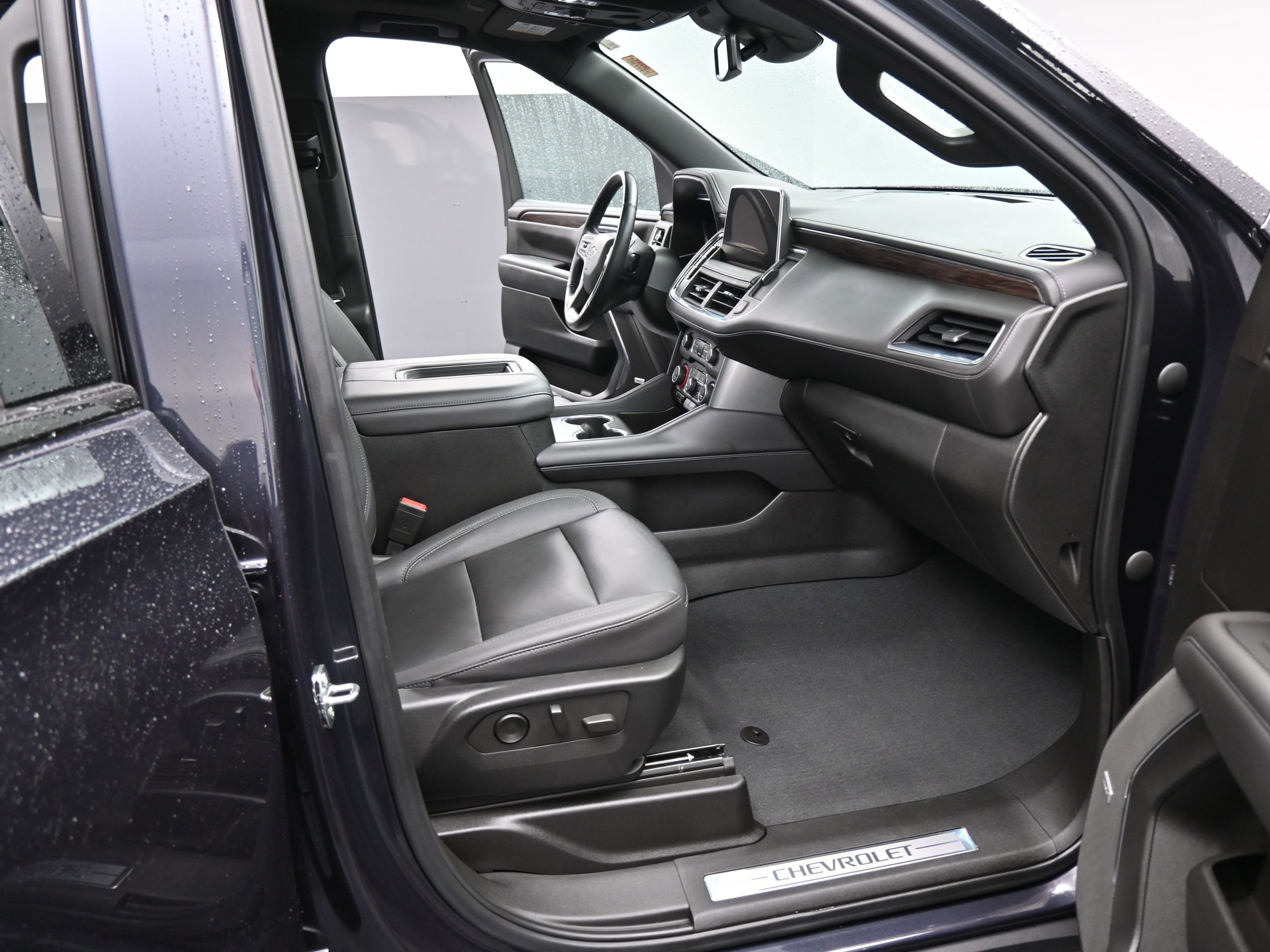 Used 2023 Chevrolet Tahoe Z71 w/ Luxury Package AWD/4WD image 20