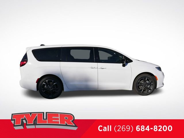 New 2026 Chrysler Pacifica Select FWD image 9