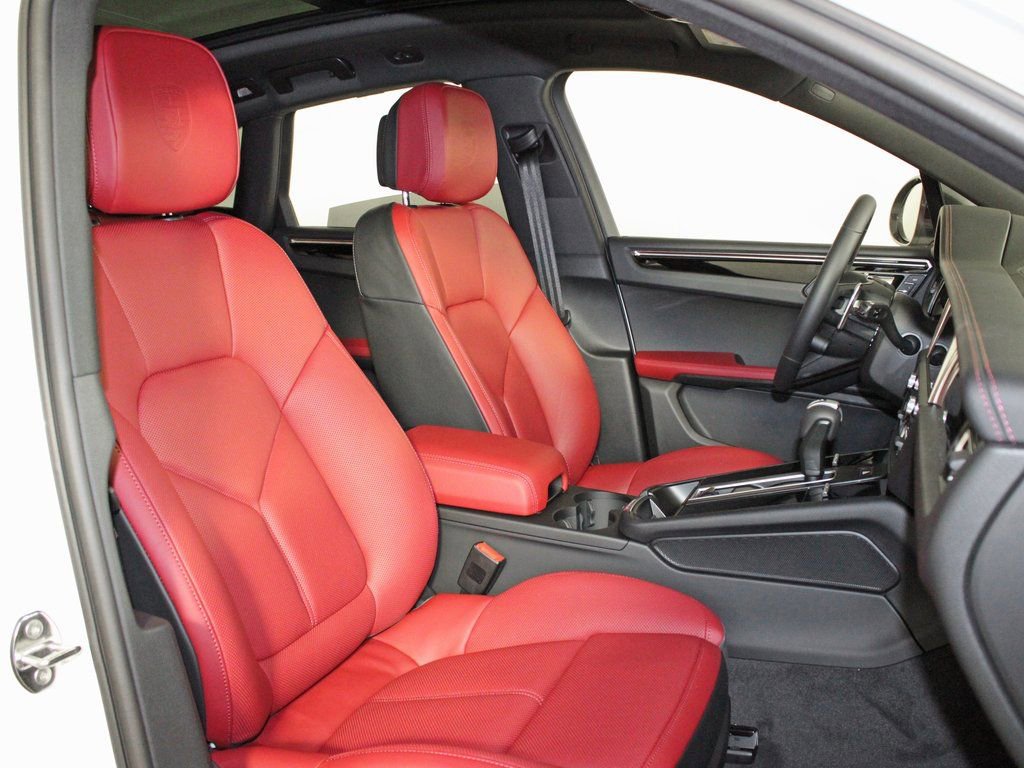 Certified 2026 Porsche Macan Turbo AWD/4WD image 38