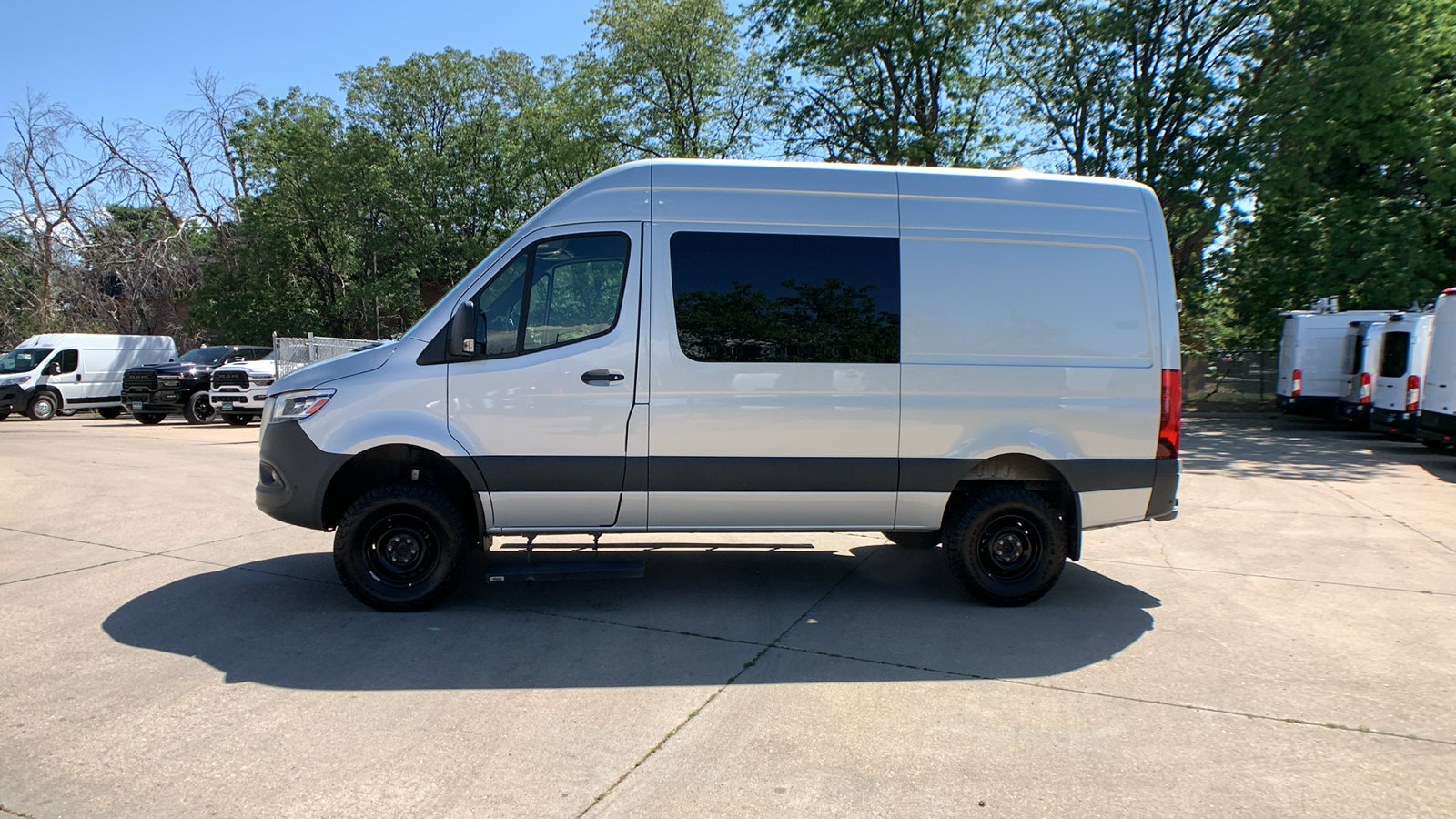 Used 2024 Mercedes-Benz Sprinter 2500 image 2