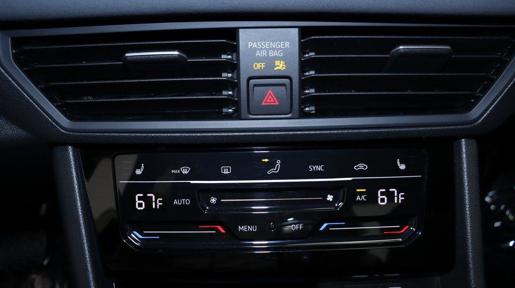 Used 2025 Volkswagen Jetta SE FWD image 23