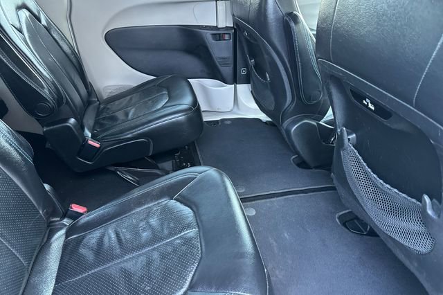 Used 2021 Chrysler Pacifica Touring-L FWD image 19