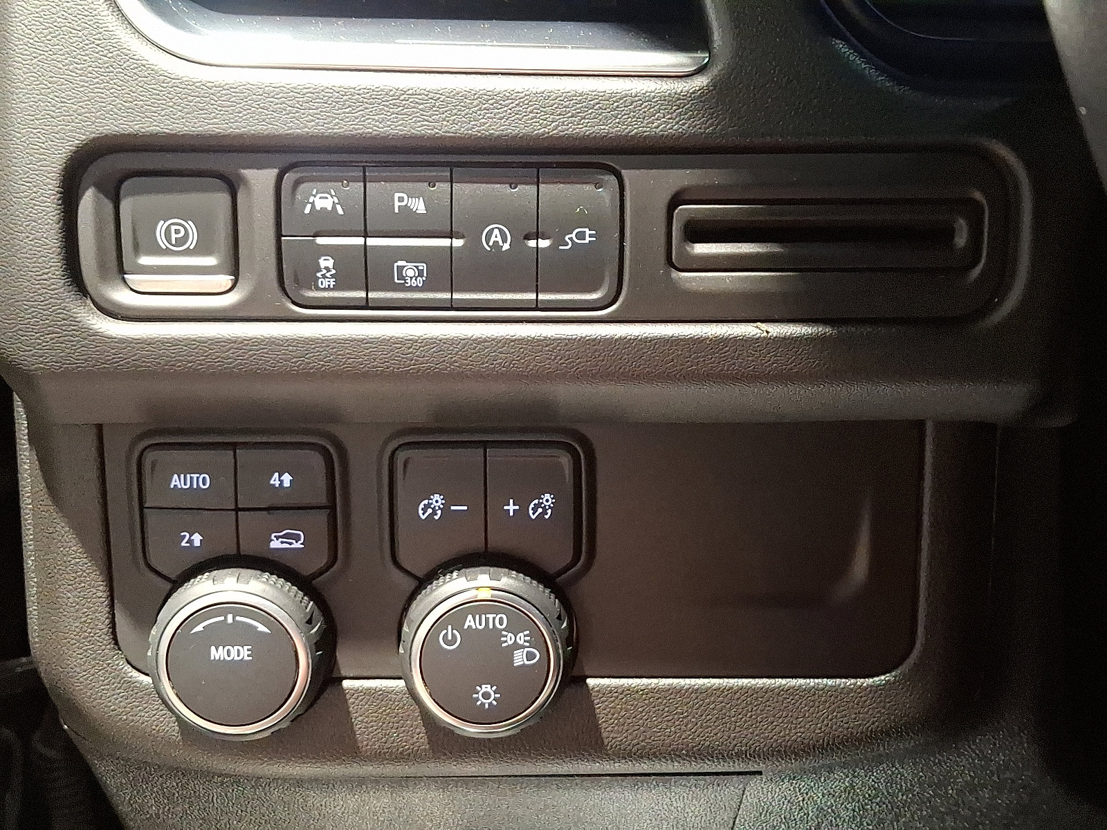 Used 2022 Chevrolet Tahoe LT w/ LT Signature Plus Package image 25