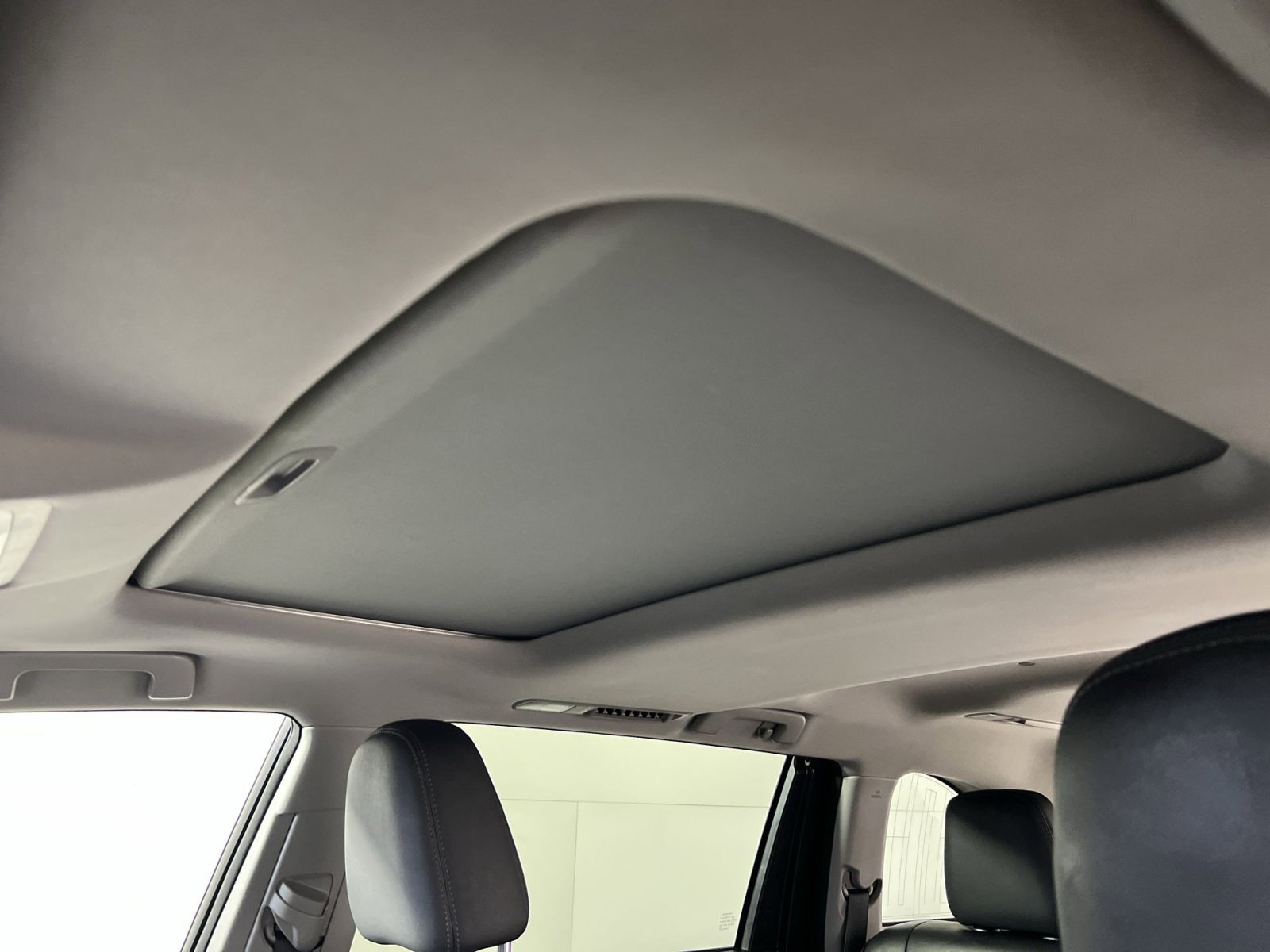 Used 2016 Toyota Highlander XLE image 24