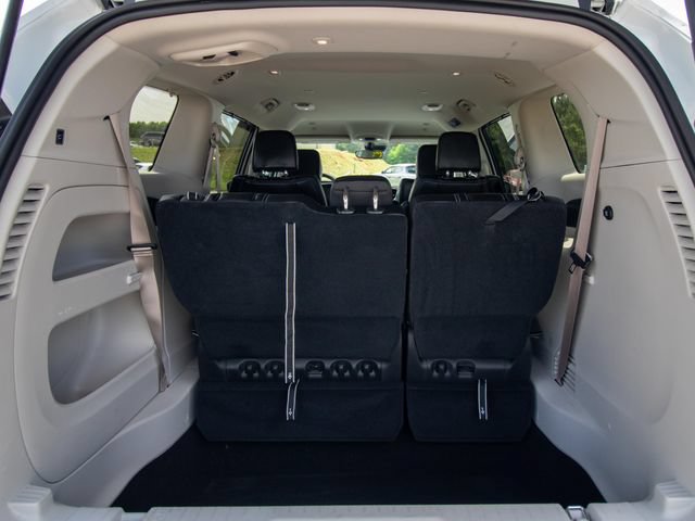 Used 2023 Chrysler Pacifica Touring-L FWD image 13