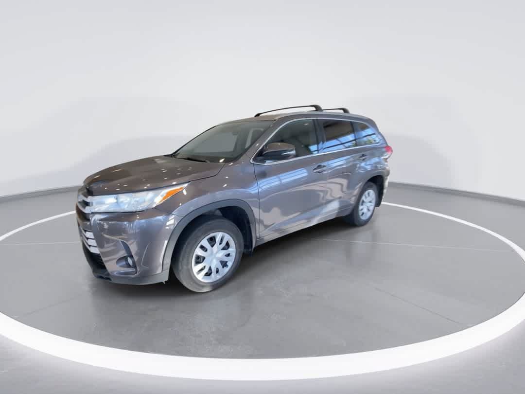 Used 2017 Toyota Highlander XLE AWD/4WD image 4
