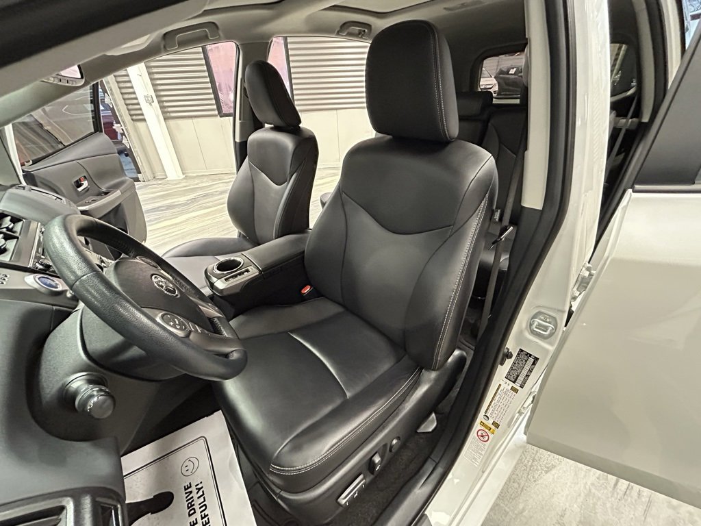 Used 2016 Toyota Prius V Five image 8