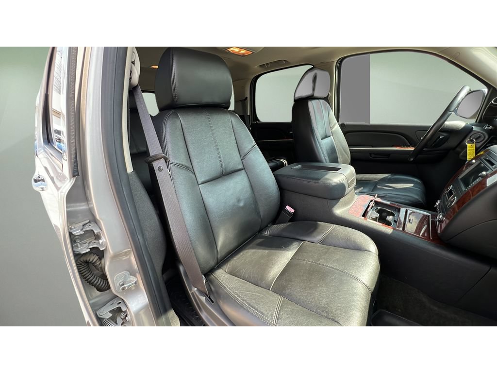 Used 2007 Chevrolet Tahoe LTZ w/ LTZ Preferred Equipment Group AWD/4WD image 32