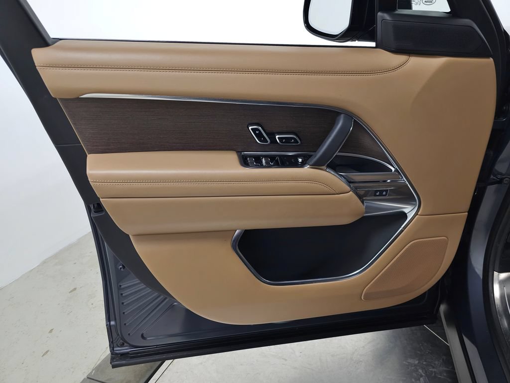 Certified 2025 Land Rover Range Rover SE AWD/4WD image 16