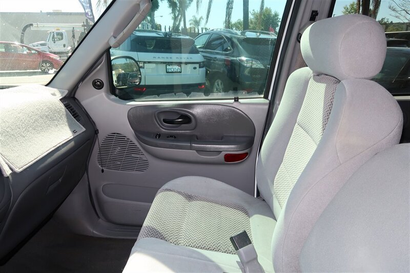 Used 2003 Ford F150 XLT RWD image 8