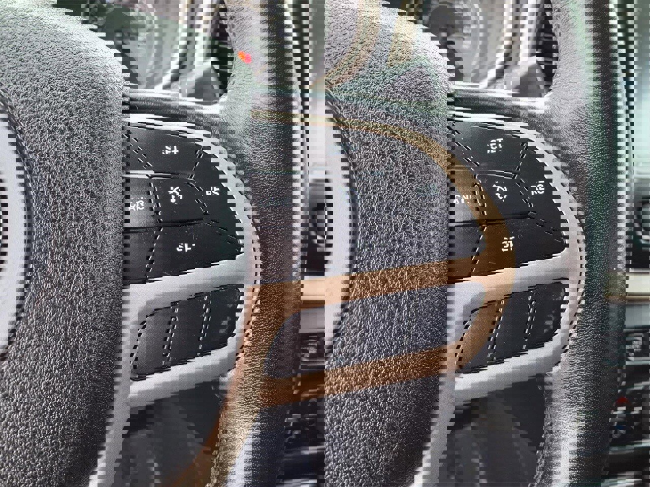 Used 2018 Jeep Cherokee Limited image 24