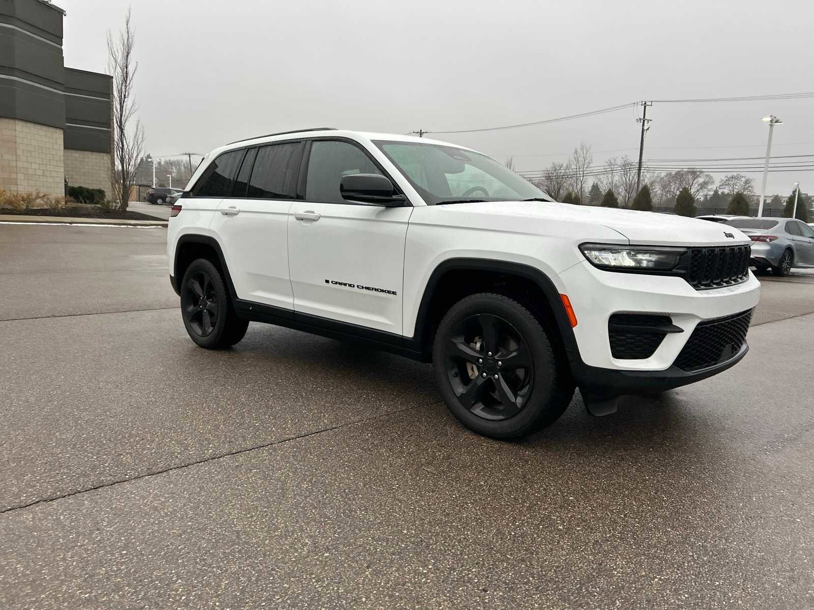 Used 2022 Jeep Grand Cherokee Altitude image 12