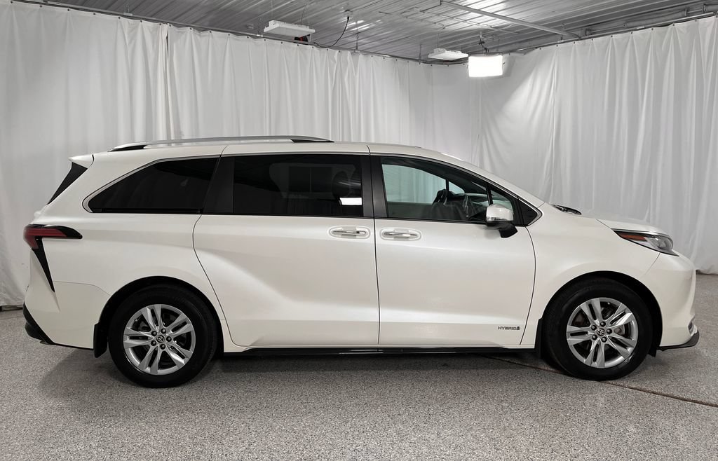Used 2021 Toyota Sienna Limited AWD/4WD image 15