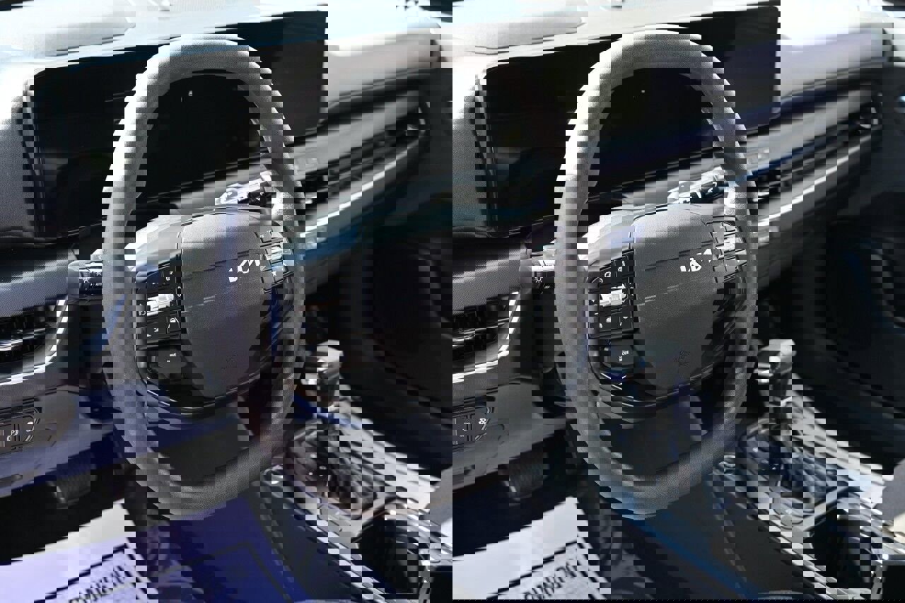 Used 2025 Kia K4 LXS image 9