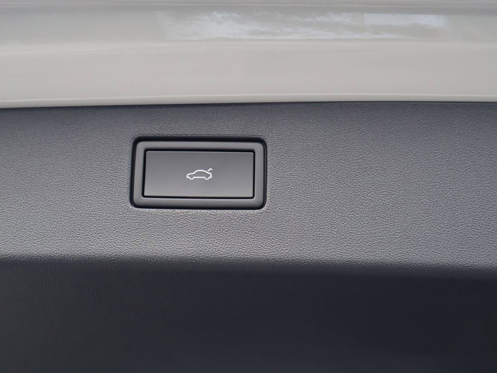 New 2026 Volkswagen Tiguan SE R-Line image 21