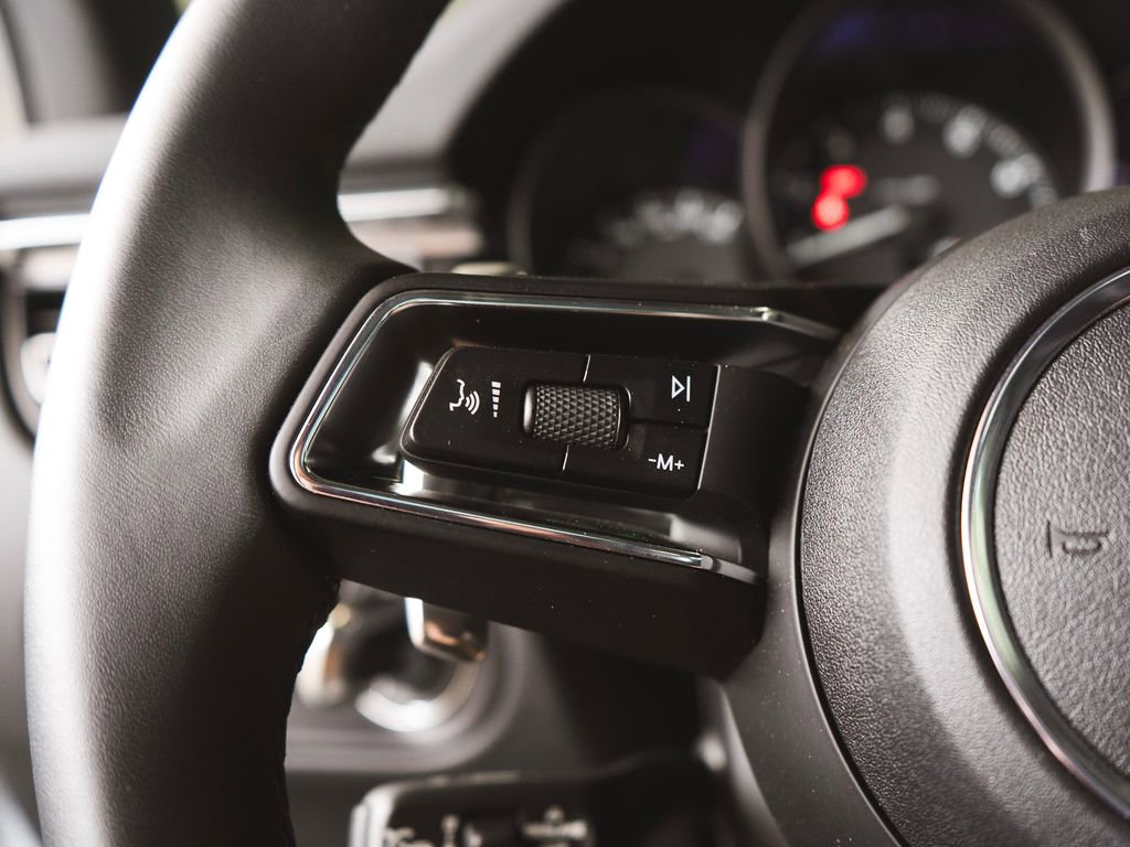 Used 2025 Porsche Macan image 18