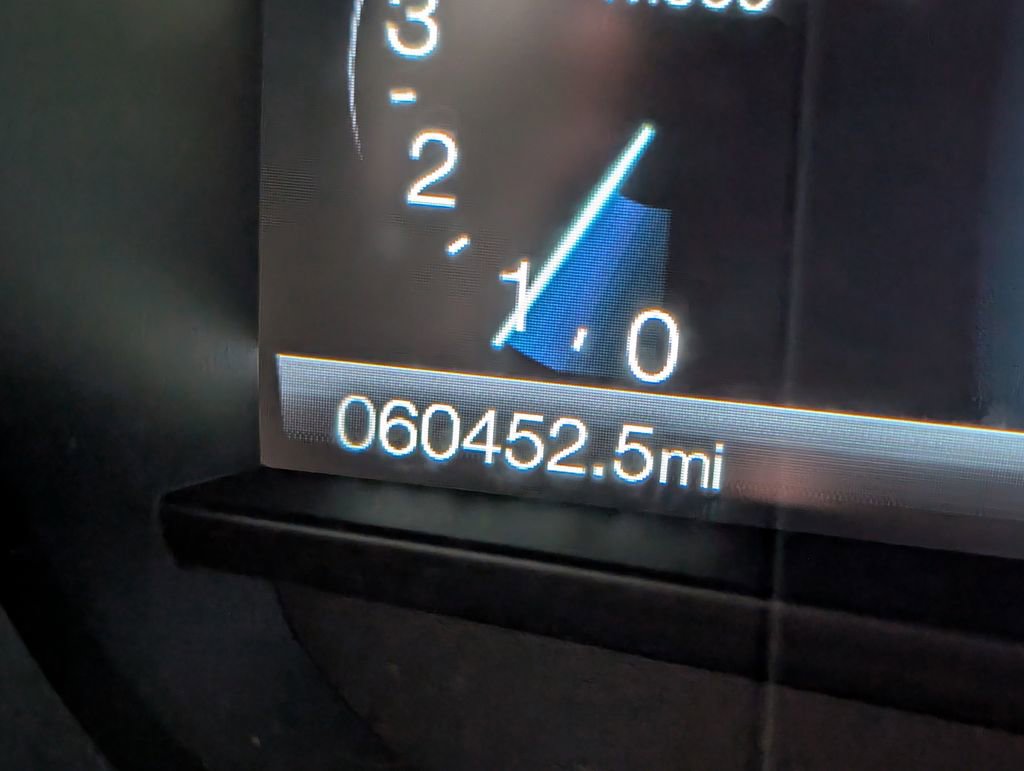 Used 2020 Ford Edge Titanium FWD image 29
