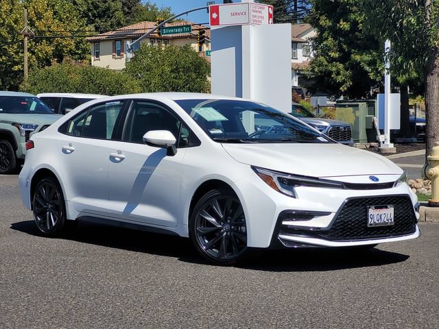 Certified 2025 Toyota Corolla SE w/ Convenience Package FWD image 2