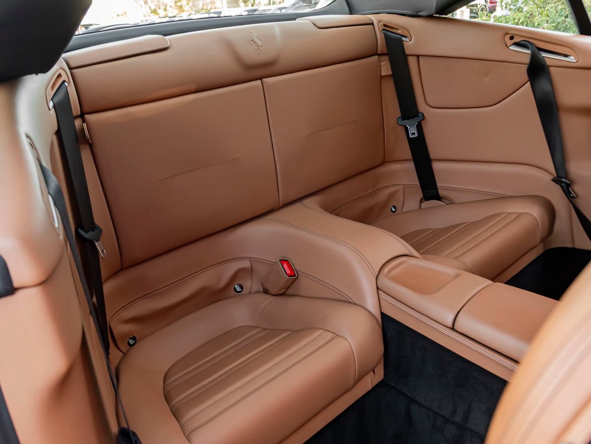 Used 2010 Ferrari California RWD image 33