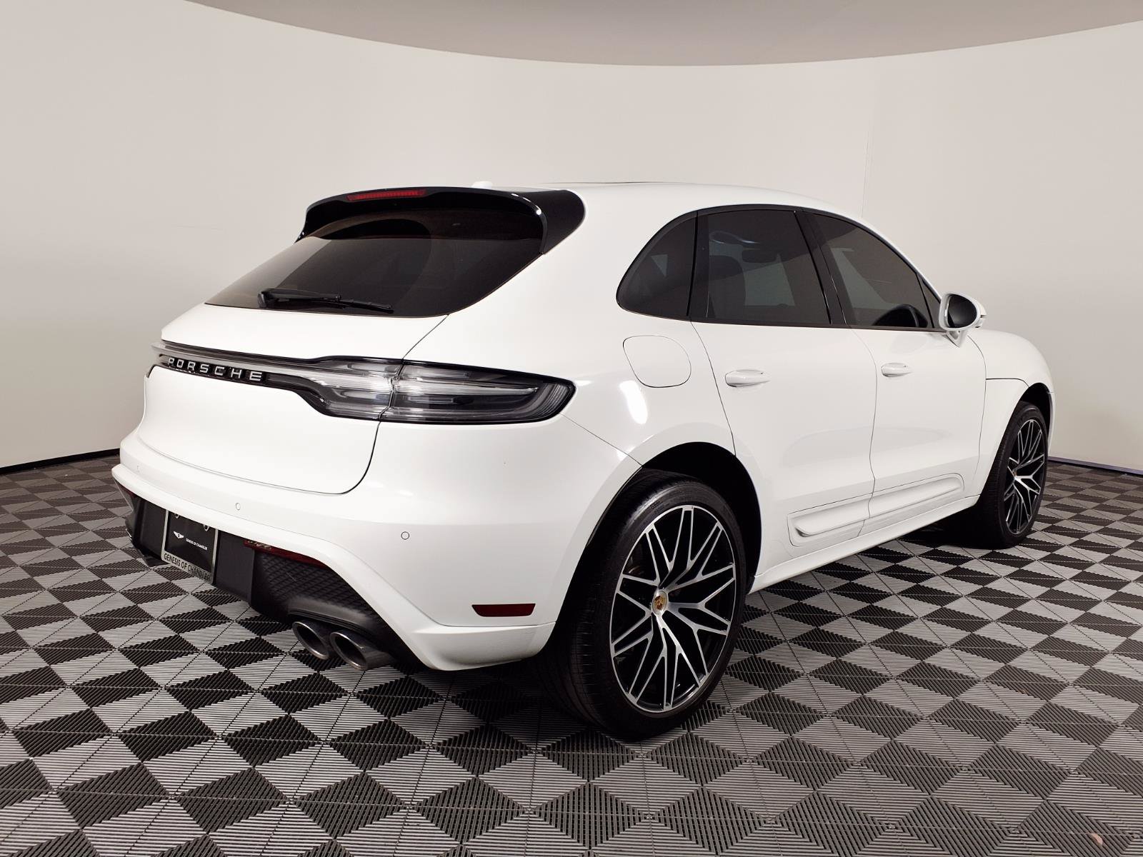 Used 2024 Porsche Macan AWD/4WD image 4