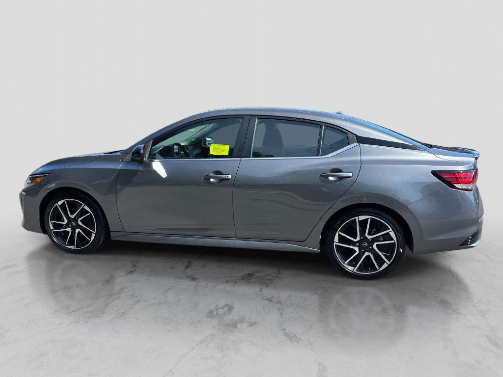 Used 2024 Nissan Sentra SR FWD image 2